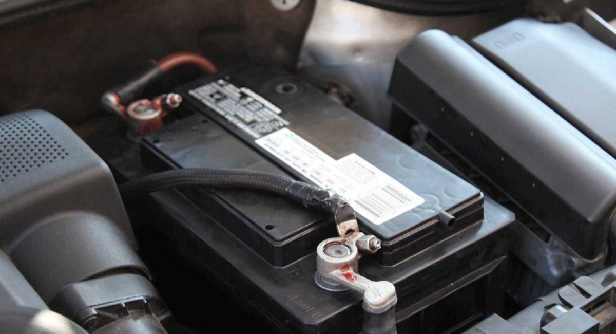 How long does it take to charge a dead car battery?